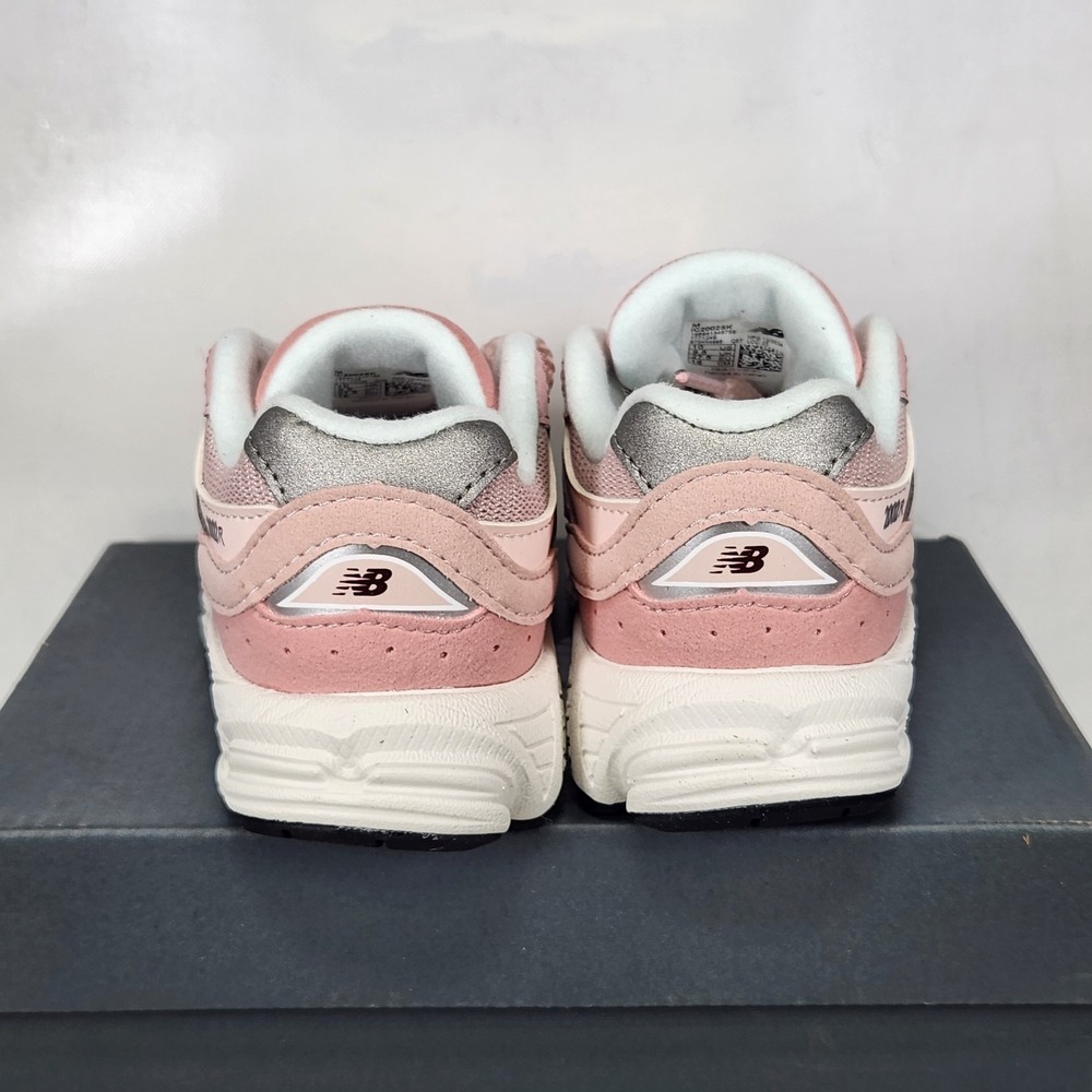 New Balance 2002R Sneaker Toddler Size 8 Pink IC2002SK Running Shoes - Picture 4 of 8